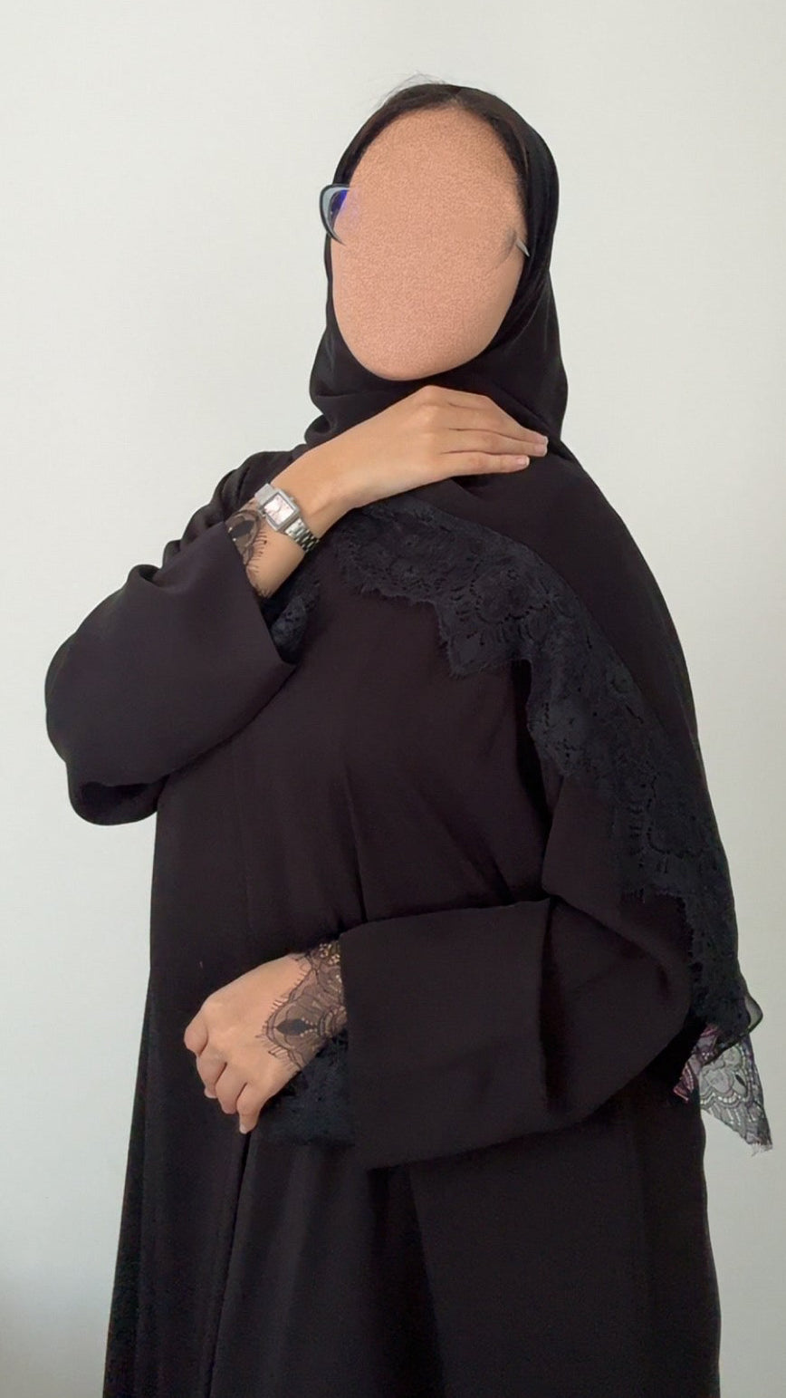 Noir dentelle abaya